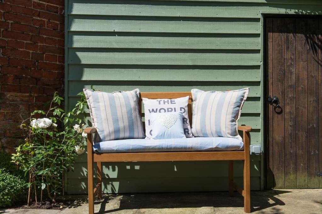 Wren Cottage, A Very Cosy Historic Coastal Cottage In A Pretty Little Village Wickham Market Exterior foto